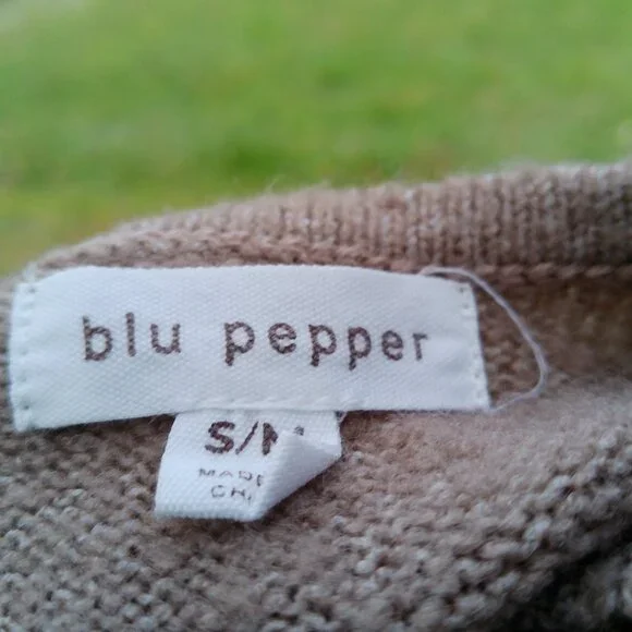BLUE PEPPER SWEATER SIZE SM-MED - Picture 5 of 5